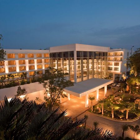 Radisson Blu Plaza Hotel Hyderabad Banjara Hills Экстерьер фото