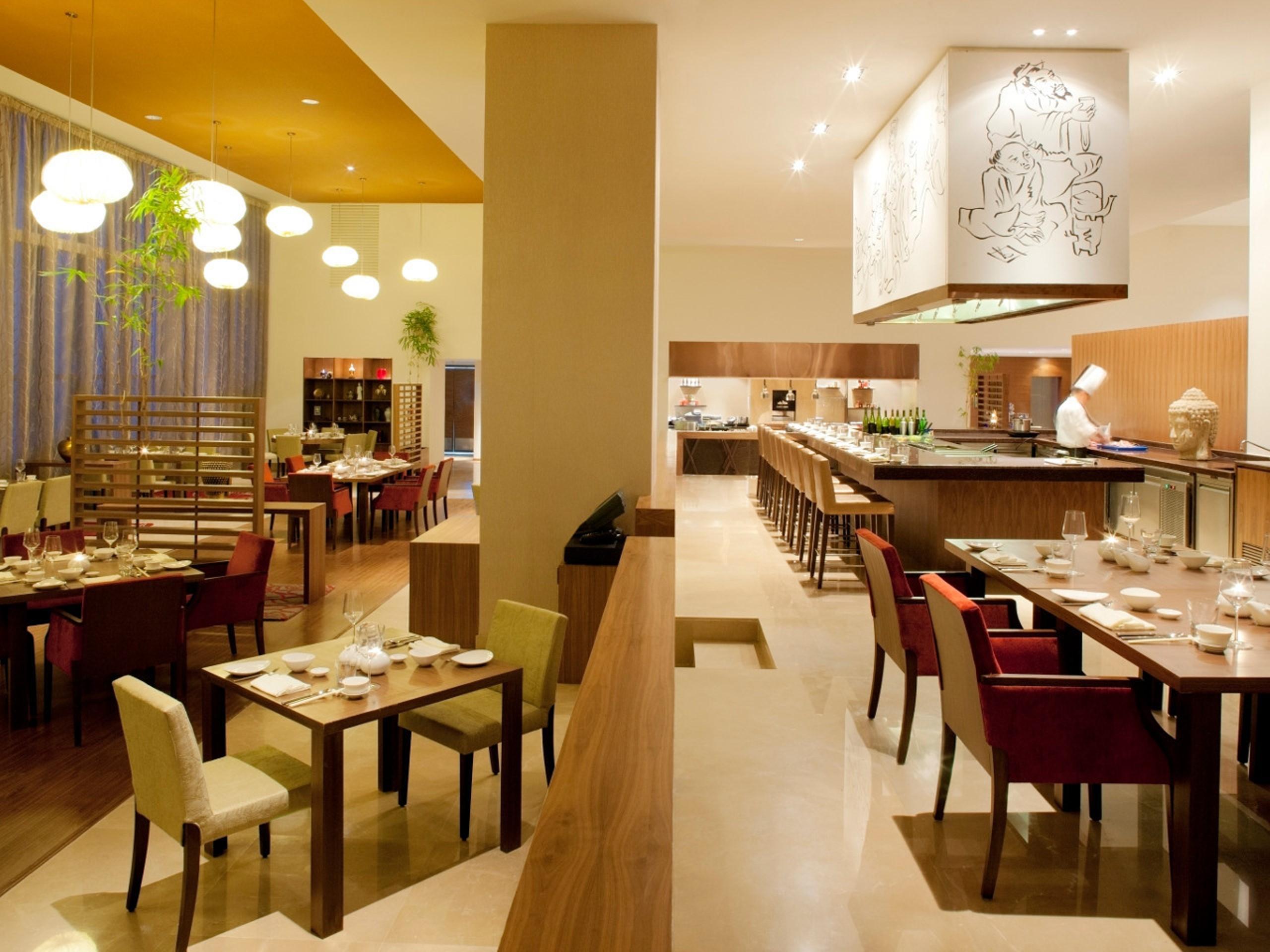 Radisson Blu Plaza Hotel Hyderabad Banjara Hills Экстерьер фото The restaurant