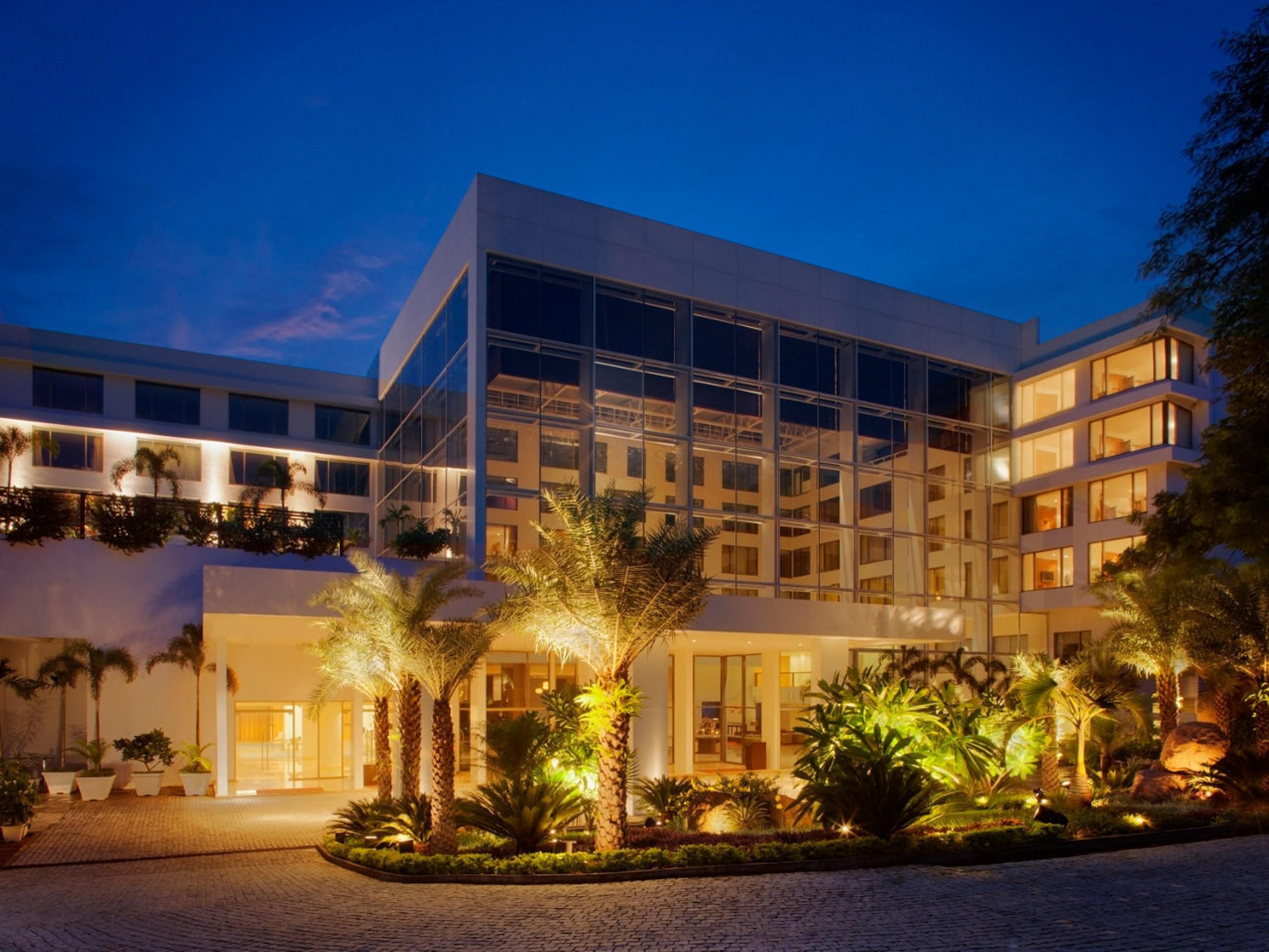 Radisson Blu Plaza Hotel Hyderabad Banjara Hills Экстерьер фото The Royal